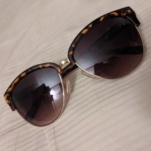 Nanette Lepore sunglasses, trendy tortoise shelll